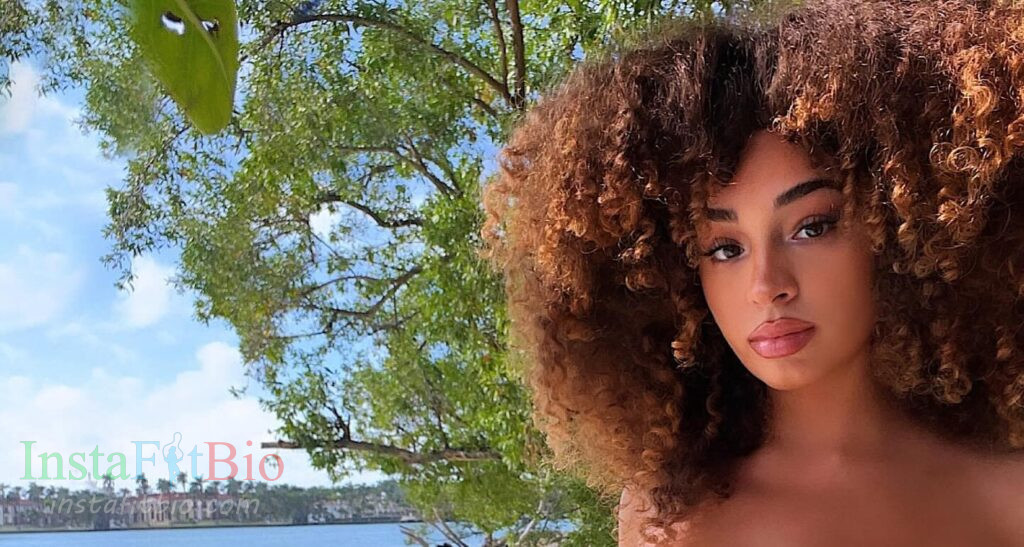 Dana Curly - Bio, Age, Height | Models Biography