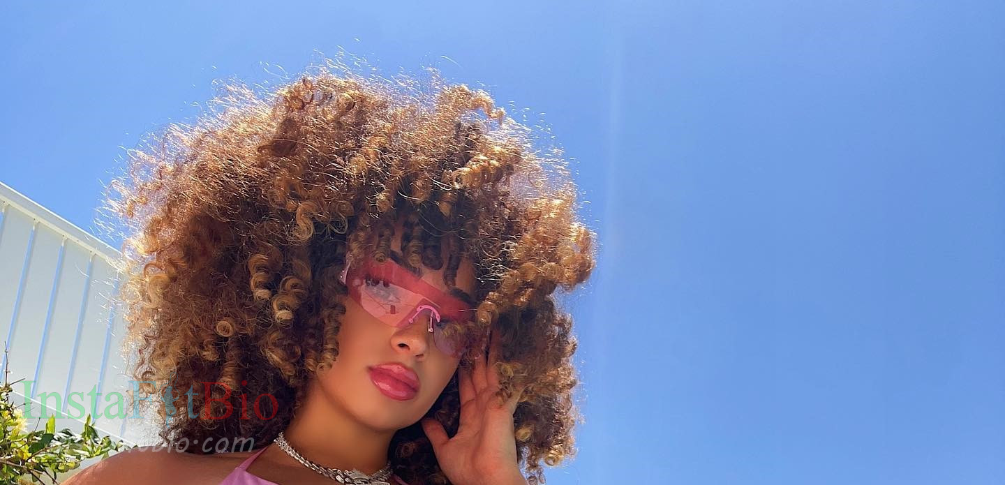 Dana Curly Wallpapers InstaFitBio (7)