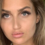 Holly Courtney InstaFitBio