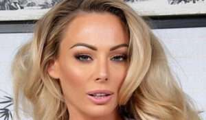 Isabelle Deltore - Bio, Age, Height, Wiki | Models Biography