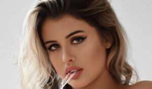 Sara Alex - Bio, Age, Height, WIki | Models Biography