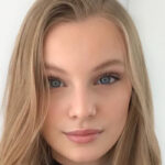Chloe Vialaret InstaFitBio