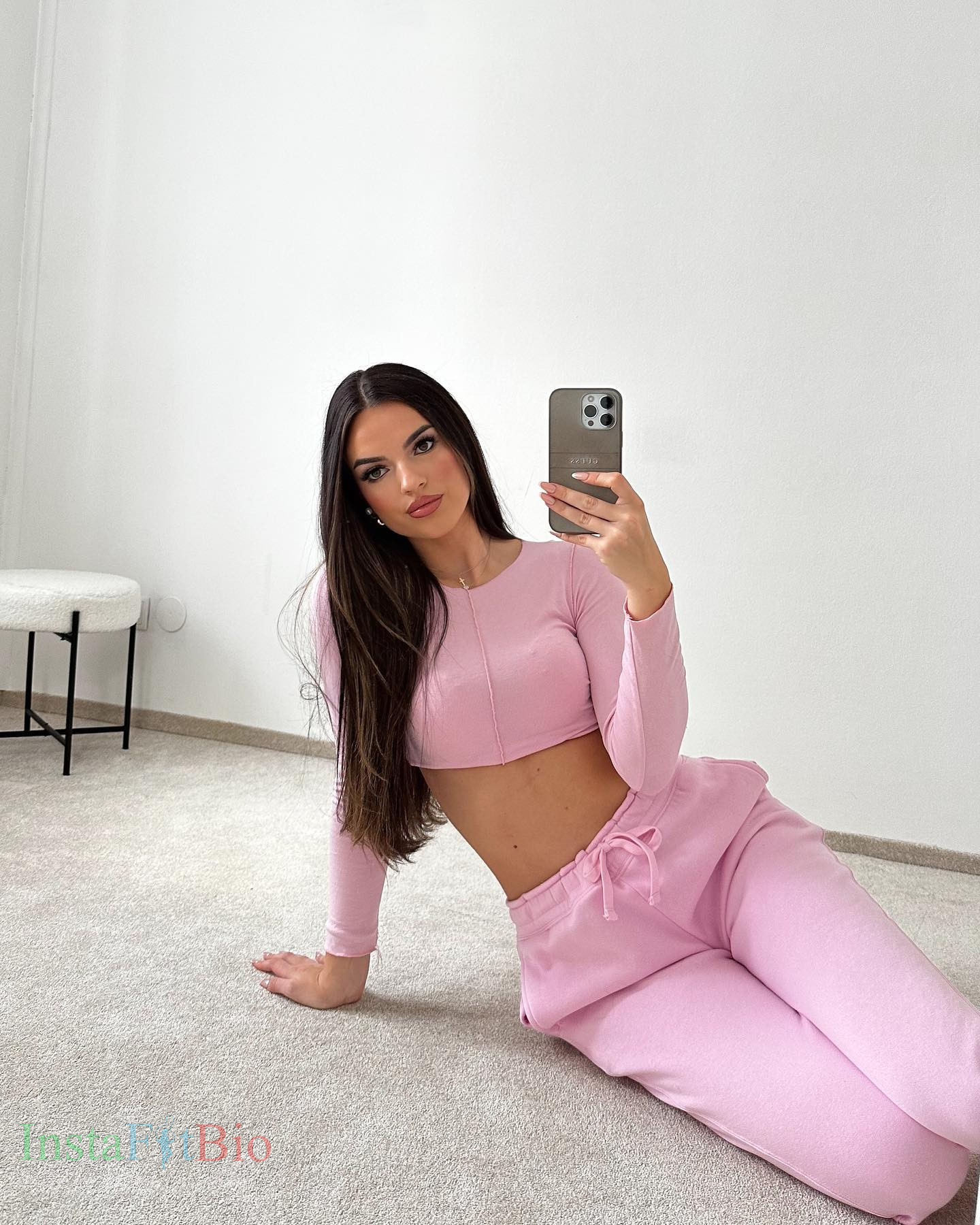 Sarah Theiler Wallpapers InstaFitBio (3)