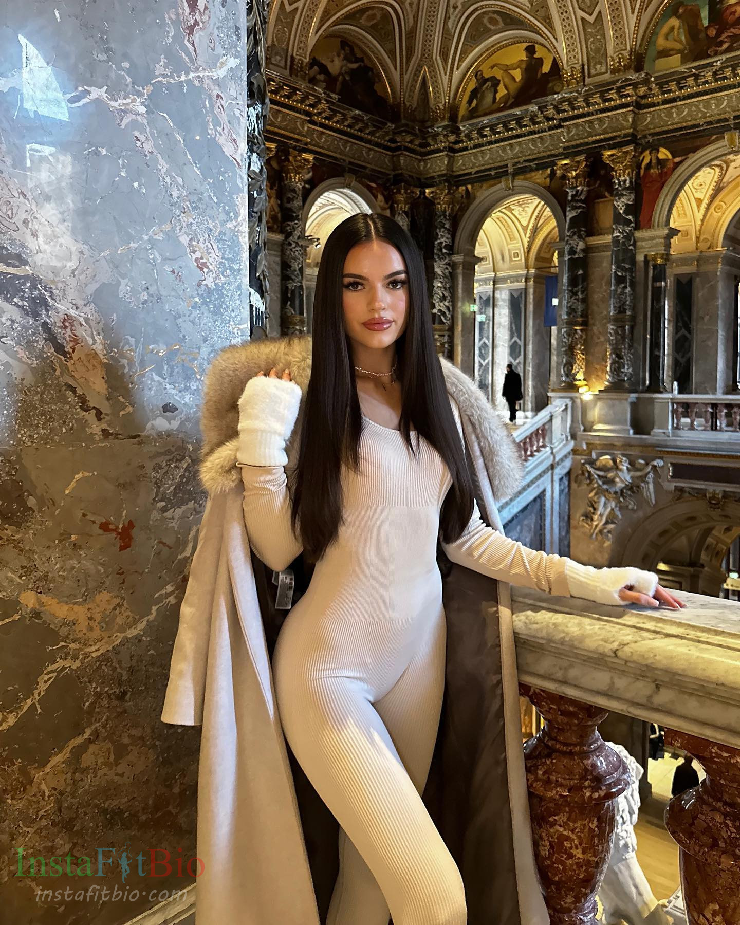 Sarah Theiler Wallpapers InstaFitBio (6)