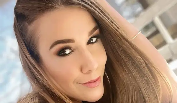 Alexis Crystal #InstaFitBio